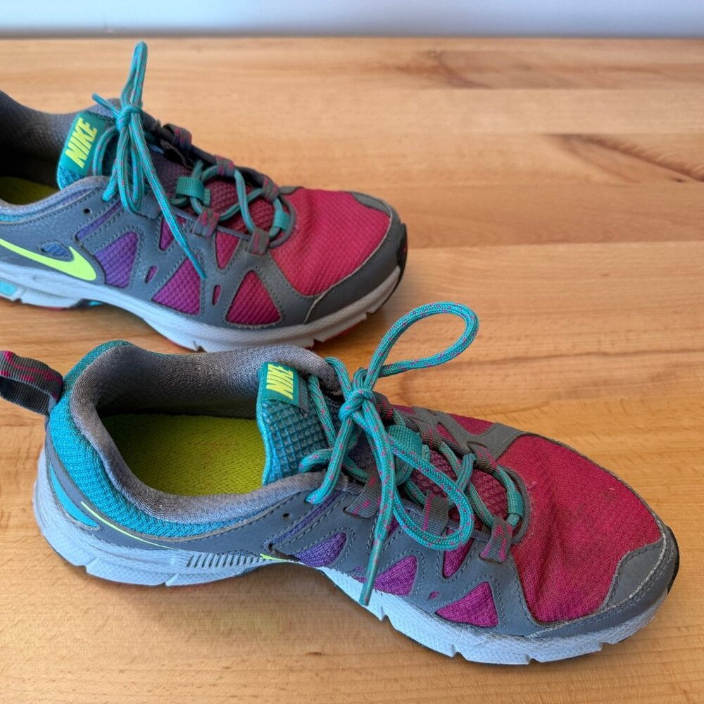 Women's Nike Tennis Shoes Size 8.5